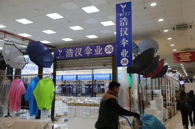 華人百元店 風靡全境的“購物天堂”與商品批發(fā)貿(mào)易現(xiàn)象